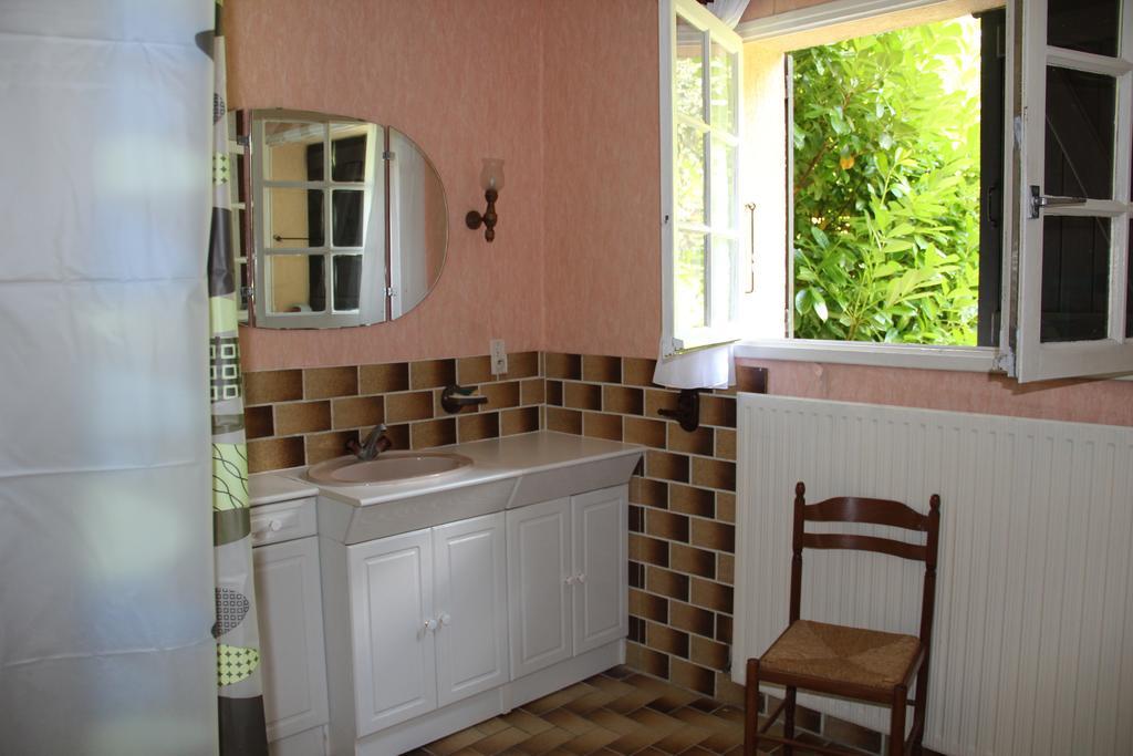 Holiday Home Maison De La Litiere Pugny-Chatenod Szoba fotó